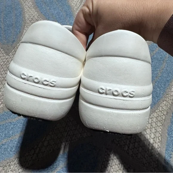 Crocs dual comfort white clogs nursing womans Size 8 - Picture 4 of 7